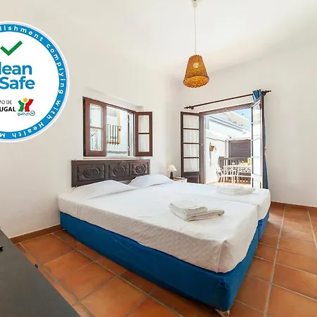 J - Casa Do Farol Guest house